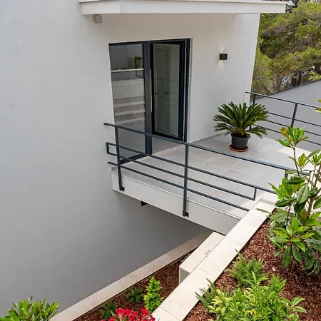 Sansarea Villa *